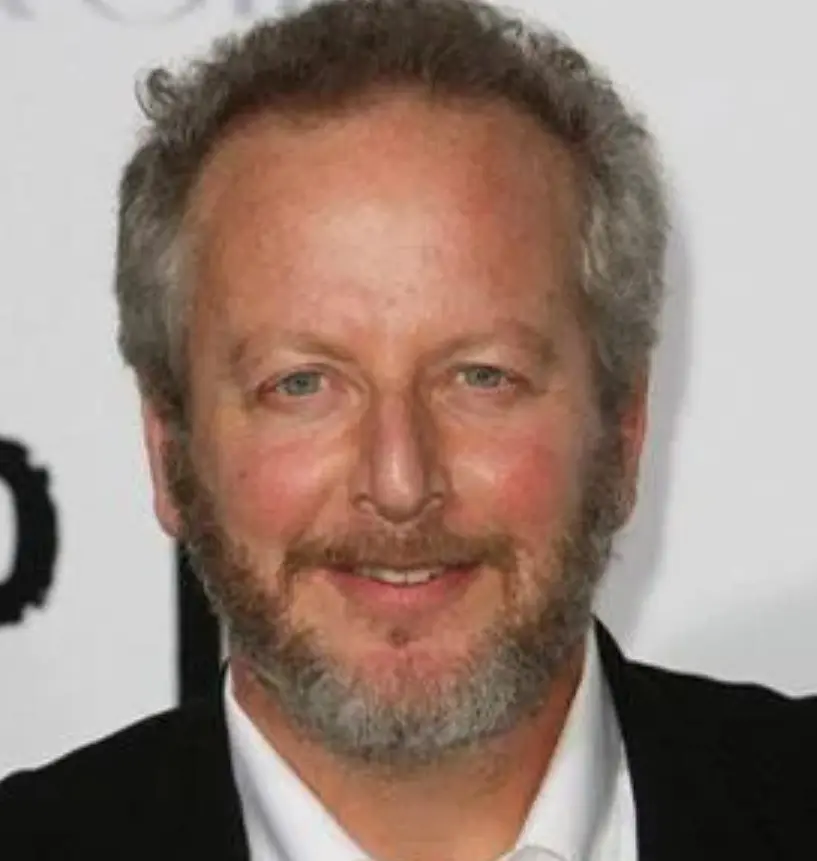 Ahora tiene 67 años, está casado con Laure Mattos y tiene tres hijos. Ha trabajado como director en series como 'Manhattan' y 'Aquellos maravillosos años'.<br>