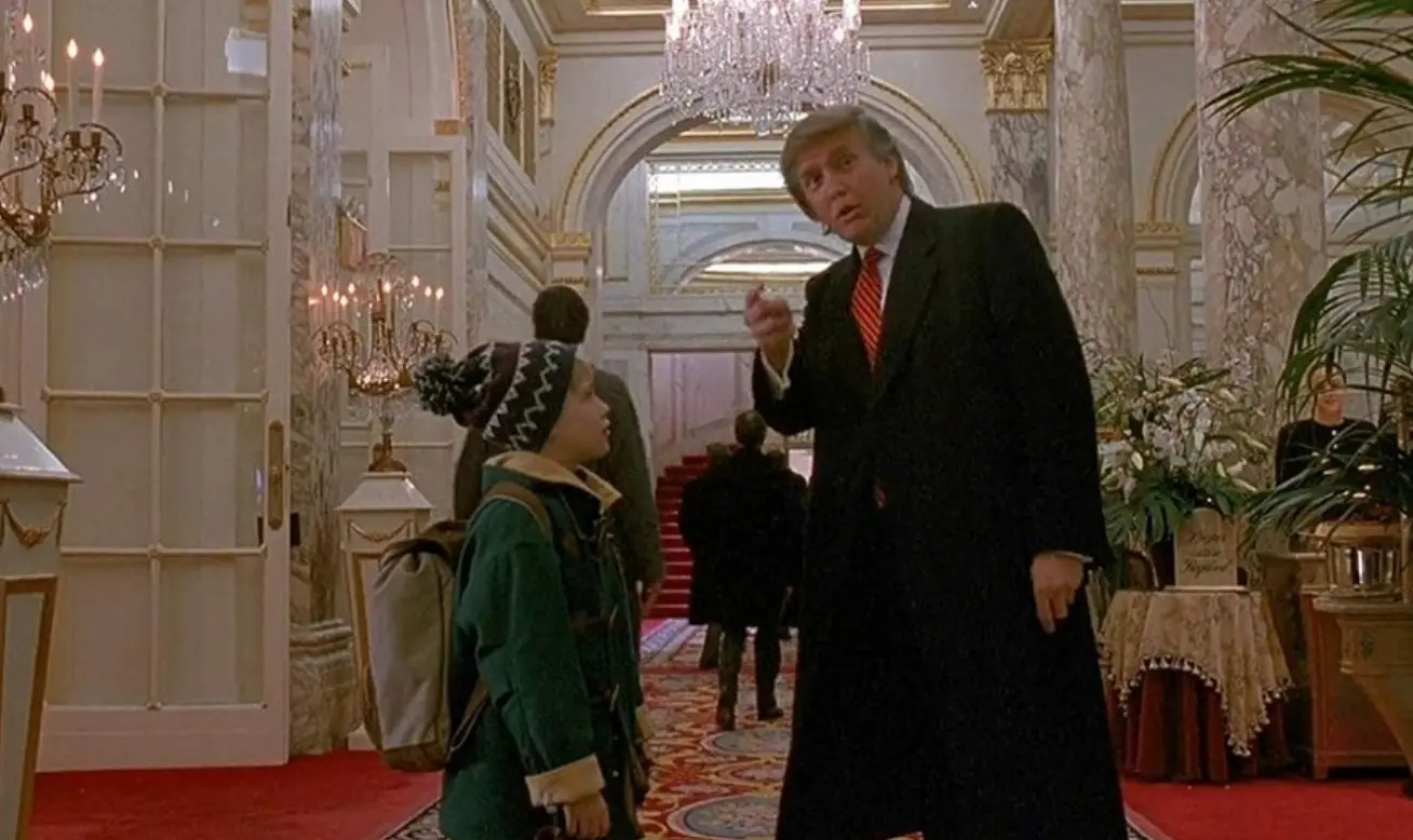 'Mi pobre angelito' fue una de las películas más populares de los años 90, y en 1992 se estrenó la secuela. En la trama, dos años después de la primera cinta, la familia McCallister se prepara para pasar Navidad en Miami, pero Kevin toma un vuelo equivocado y termina solo en Nueva York. ¿Qué fue del elenco luego de 32 años?