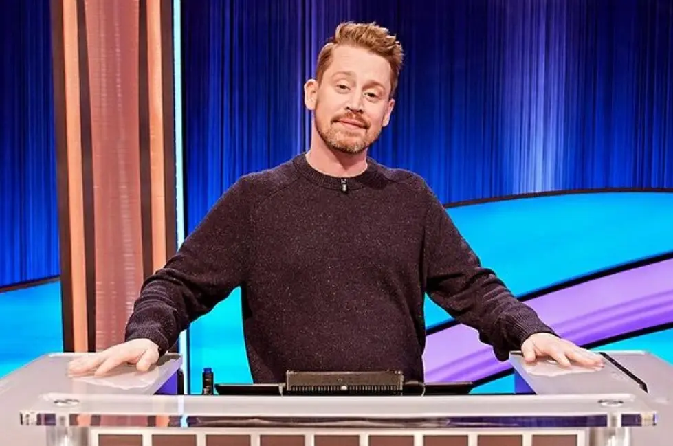 Ahora tiene 44 años, está casado con la actriz Brenda Song y tienen una hija llamada Dakota. En los últimos años retomó su carrera y ha participado en series como 'Entergalactic' y 'Los Gemstone'.