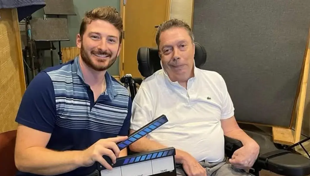 Ahora tiene 78 años. En 2010 sufrió un derrame cerebral que lo dejó en silla de ruedas.