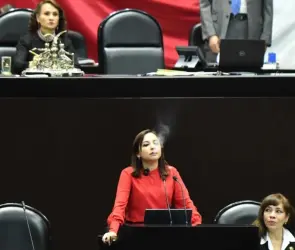 Diputada de MC protesta "vapeando" en la Cámara de Diputados | VIDEO