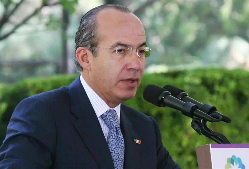 Mujer increpa a Felipe Calderón en Madrid: narcopresidente Mujer increpa a Felipe Calderón en Madrid: narcopresidente