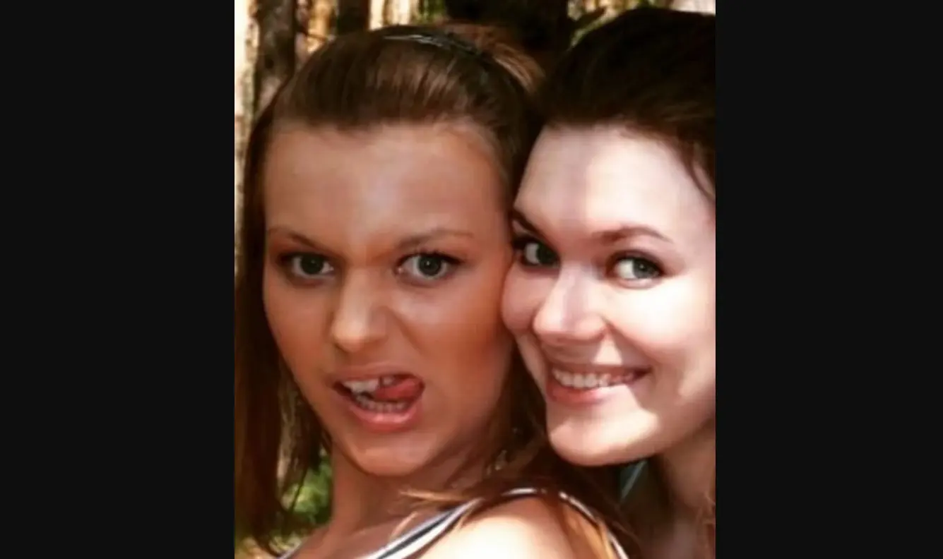 Pasó sus primeros años de vida en Rusia y estudió Periodismo y Relaciones Públicas en la Universidad Estatal de Moscú.