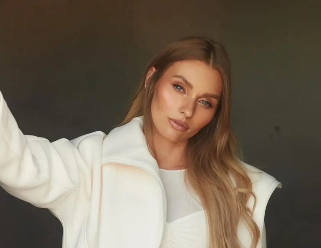 Gracias a su popularidad en México, ha conseguido papeles estelares en las telenovelas e incluso interpretó a Elena Tejero en la nueva versión de 'Aventurera', una de las obras de teatro más icónicas del país.