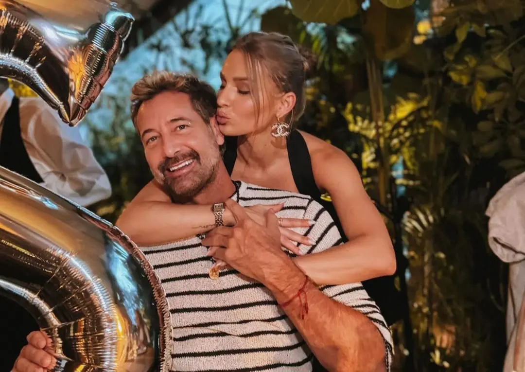En 2019 comenzó un noviazgo con Gabriel Soto, que le trajo muchas críticas porque los fans de Geraldine Bazán la acusaban de ser la culpable de su divorcio.