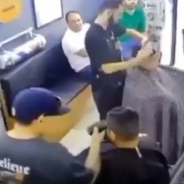 VIDEO | Momento exacto en que asesinan a líder de Los Zetas en una barbería