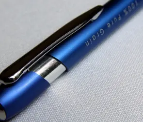 VIDEO: ¿Puedes bajar de peso si escribes con pluma azul?