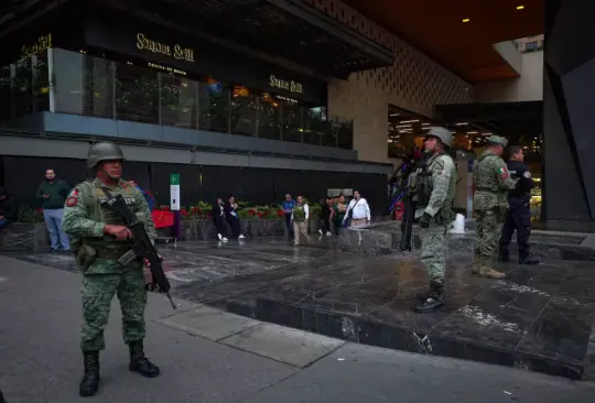 Elementos del Ejército mexicano en la plaza Miyana, en Polanco, Ciudad de México.