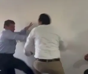 Riña en Congreso: exfiscal golpea brutalmente a legislador de Morena