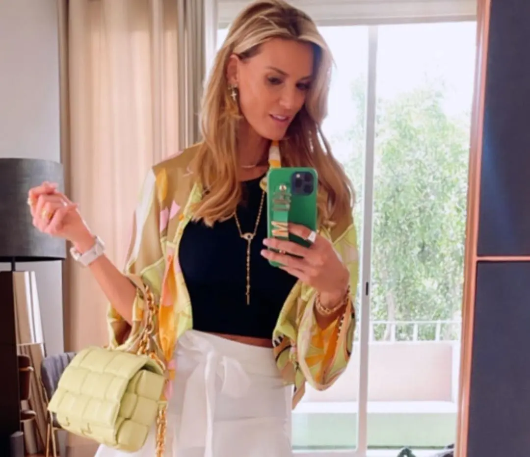 Ahora luce una figura más delgada y cambió el color castaño de su cabello por el rubio.<br>