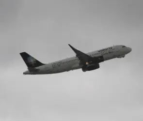Pasajero de Volaris intenta tomar por la fuerza avión y desviarlo a EE.UU.