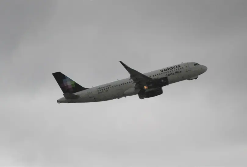 Un pasajero del vuelo 3041 de Volaris intent&oacute; desviar la aeronave hacia Estados Unidos en plena ruta Baj&iacute;o-Tijuana