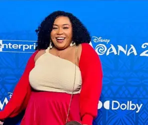 Muere influencer de Disney tras sufrir una reacción alérgica en un evento navideño