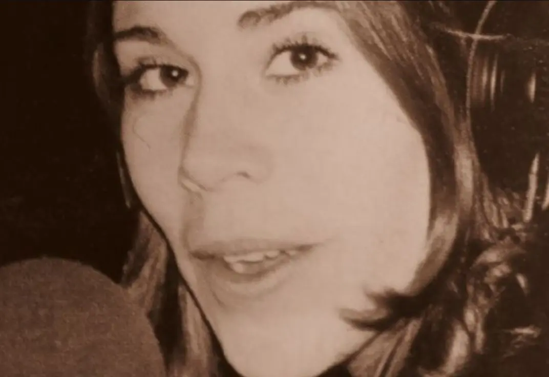 Antes de iniciar su carrera como presentadora, se desempeñó como animadora en el parque de atracciones Reino Aventura.