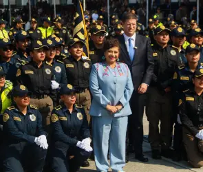 Clara Brugada asiste a toma de protesta de 463 policías en la CDMX