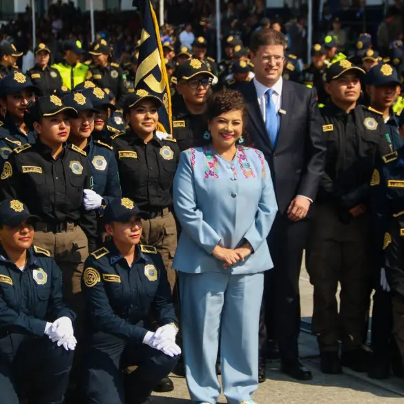 Clara Brugada asiste a toma de protesta de 463 policías en la CDMX