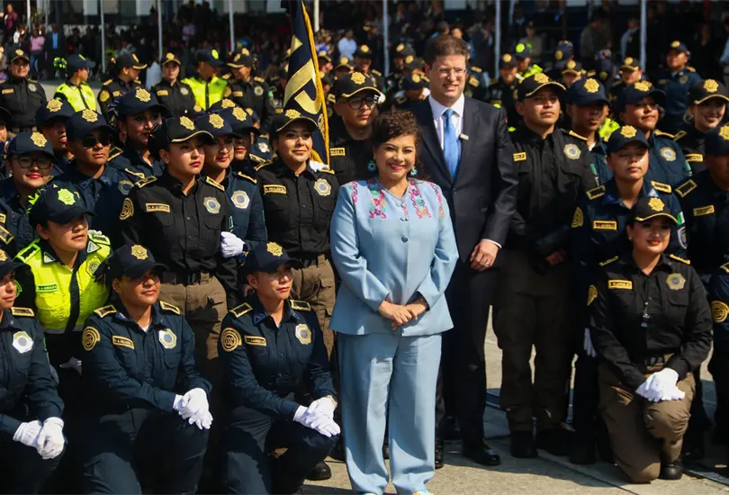 Clara Brugada encabez&oacute; la ceremonia de graduaci&oacute;n