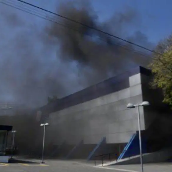 Fuerte incendio en bodega de solventes en Benito Juárez cobra cuatro vidas