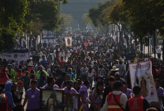 Denuncian a peregrinos por basura tirada en las calles.