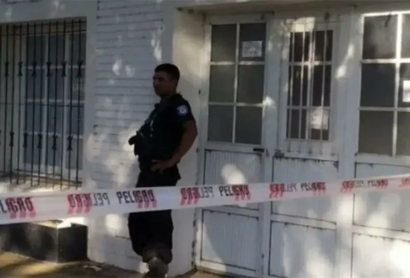 La polic&iacute;a y familiares de la joven acudieron a su hogar