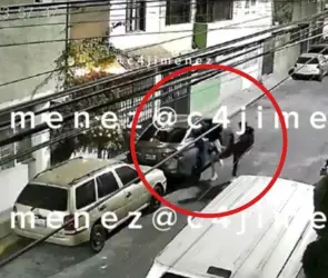 Captan a sujeto golpeando a su pareja en calles de Ecatepec; aseguran que no es la primera vez  | VIDEO 