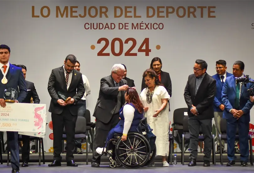 Clara Brugada impulsar&aacute; becas y mejoras para el deporte