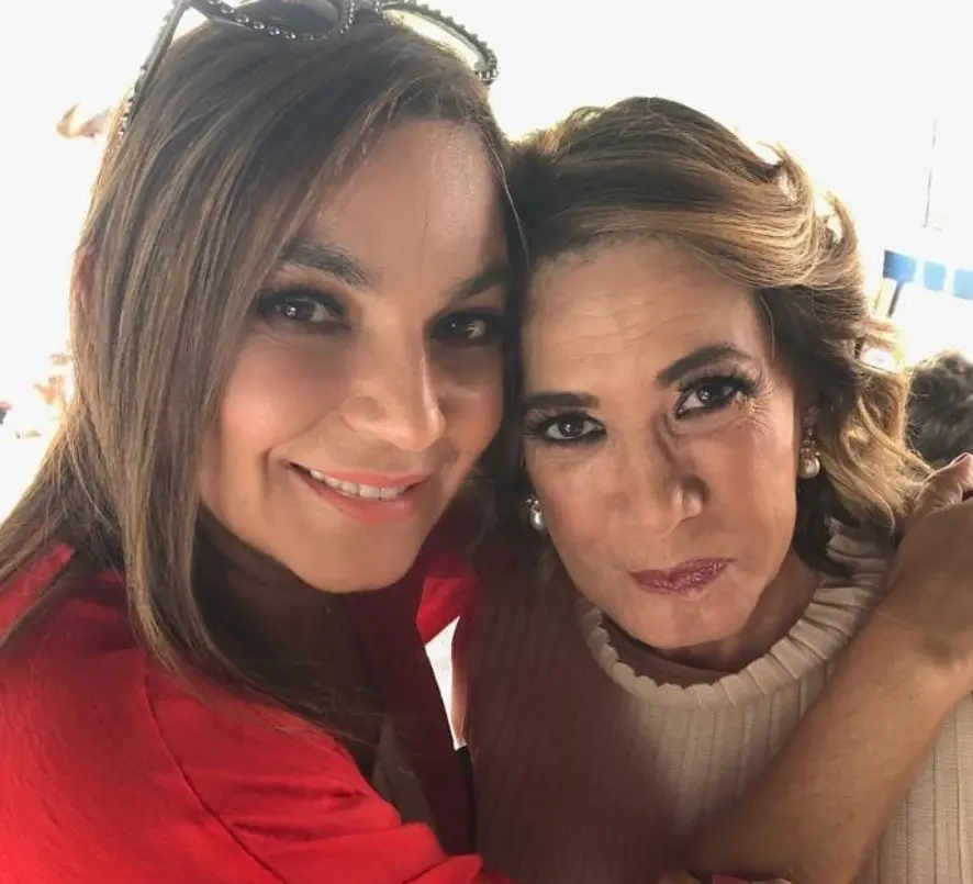 Ahora tiene 58 años. Estuvo casada con Fernando Luján hasta su fallecimiento y tuvieron un hijo. Ha trabajado en telenovelas como 'La hija pródiga'.