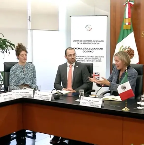 "Quedó como payasa": Lilly Téllez le habla a embajadora en inglés y ella le responde en español 