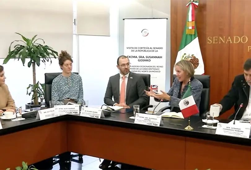 Embajadora deja callada a Lilly T&eacute;llez.