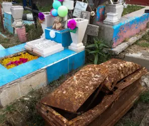 Mujer es dada por muerta y resucita antes de ser enterrada viva