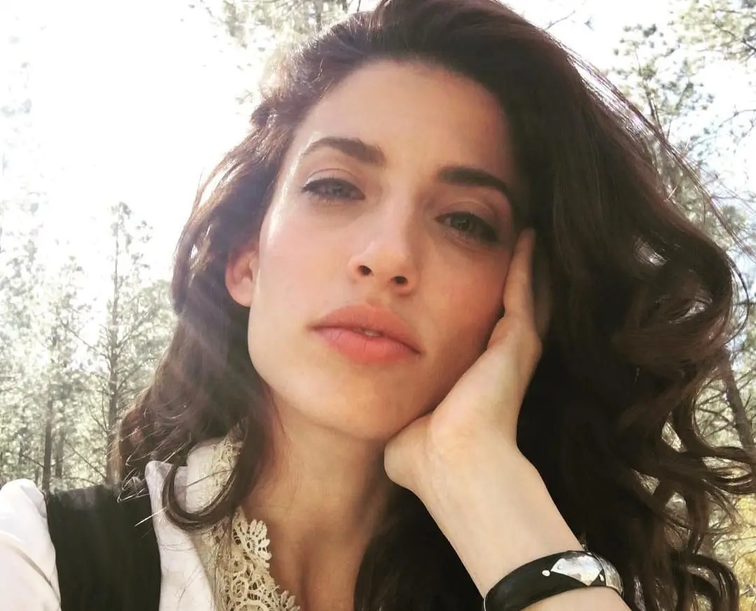 Raymonde también trabajó en series como 'Cold Case', 'Bones' y 'Ley y Orden', mostrando su versatilidad en distintos géneros.<br>