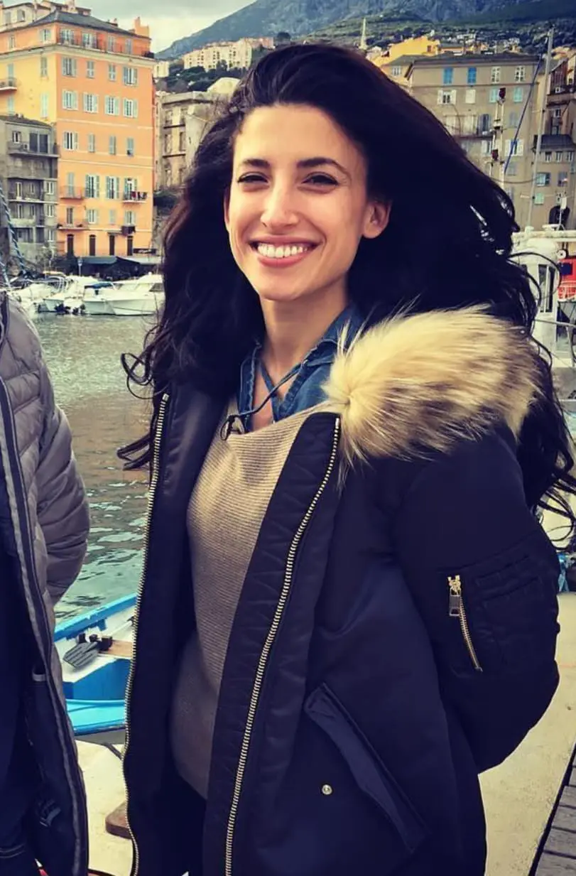 En el cine, destacó en títulos como 'Texas Chainsaw' y 'Alerta en lo profundo 3', que consolidaron su presencia en el género de terror.