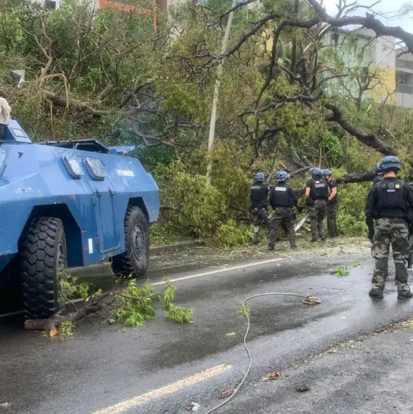 Creo que hay varios centenares de muertos: imágenes impactantes del ciclón "Chido" que azotó Mayotte, Francia