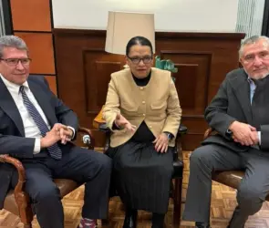 Monreal y Adán Augusto López hacen las paces en Palacio Nacional 