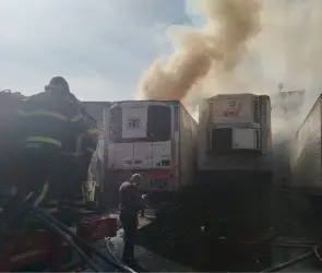 Las imágenes impactantes del incendio que consumió la Central de Abasto en Iztapalapa