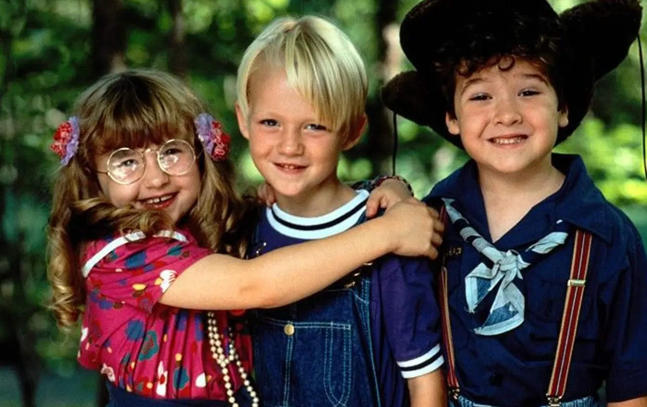 'Daniel el travieso' fue una popular película de comedia de 1993, protagonizada por Walter Matthau y Mason Gamble. La trama gira alrededor de Daniel Mitchell, un niño que se la pasa haciéndole travesuras, a veces sin querer, a su malhumorado vecino, el señor Wilson.