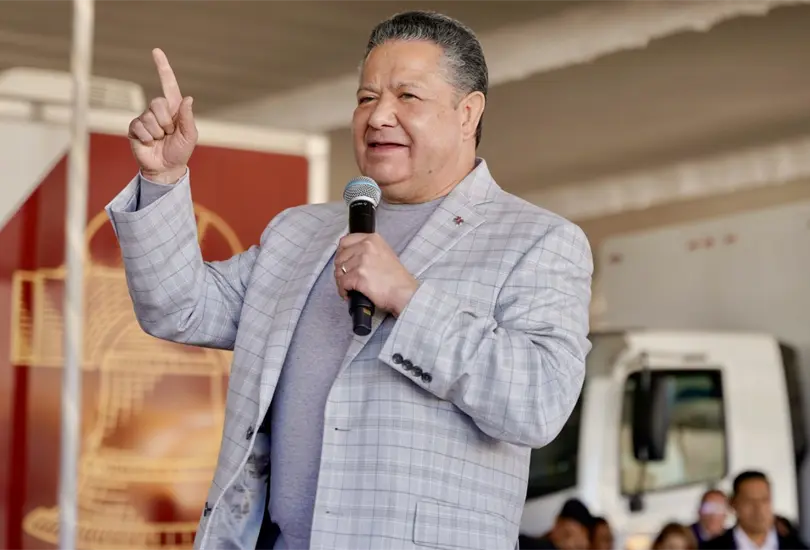 Julio Menchaca se desmaya durante evento p&uacute;blico en Hidalgo