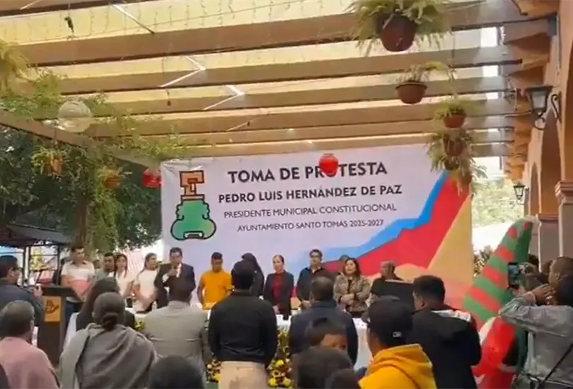 Alcalde electo escapa de arresto en su toma de protesta Alcalde electo escapa de arresto en su toma de protesta