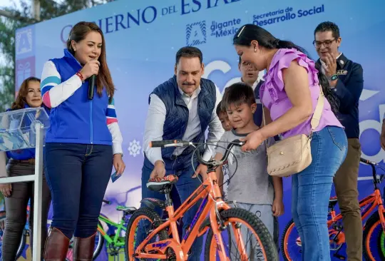 Navidad llega a familias de Aguascalientes con apoyos y regalos