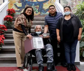 Aleida Alavez premia la trayectoria laboral en Iztapalapa