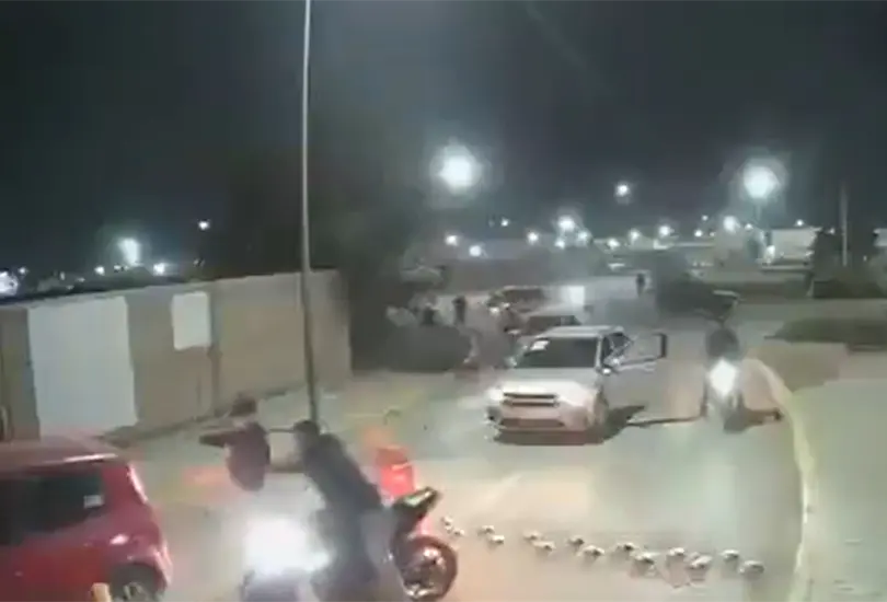 Invasores de viviendas atacan a balazos a mujer que los grab&oacute;