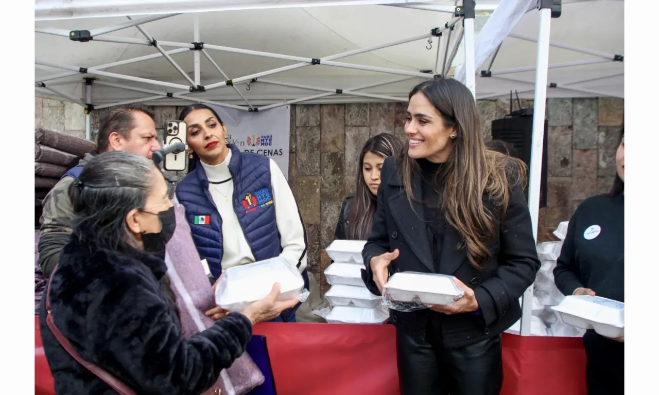  Alessandra Rojo entrega cenas a migrantes y sectores vulnerables 