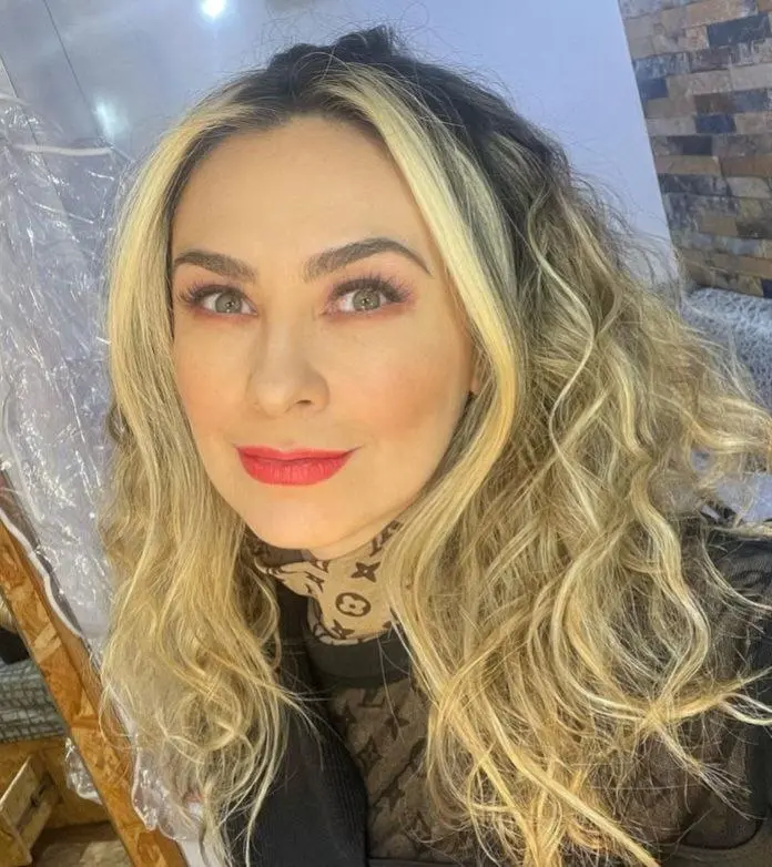 Ahora tiene 49 años, es madre de dos hijos que tuvo con Luis Miguel. Ha protagonizado telenovelas como 'La doña' y 'La madrastra'.