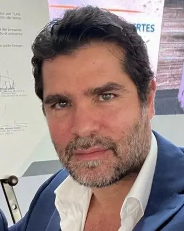 Ahora tiene 50 años y dirige el movimiento católico 'Viva México'. También trabajó en el gobierno de Donald Trump y trató de ser candidato independiente en México.