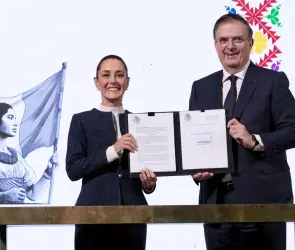 Sheinbaum firma decreto para fortalecer la industria textil en México