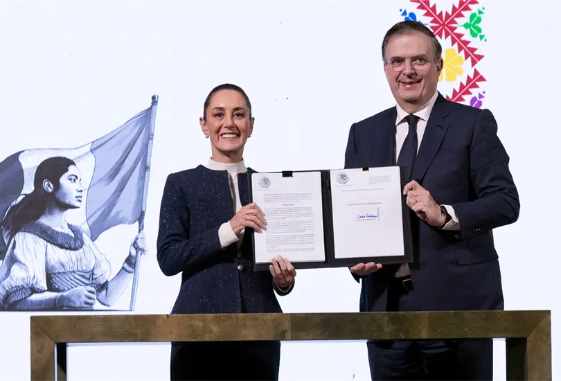 Sheinbaum firma decreto para fortalecer la industria textil en M&eacute;xico
