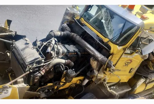 Tráiler sin frenos causa caos y deja diez autos involucrados, así quedó