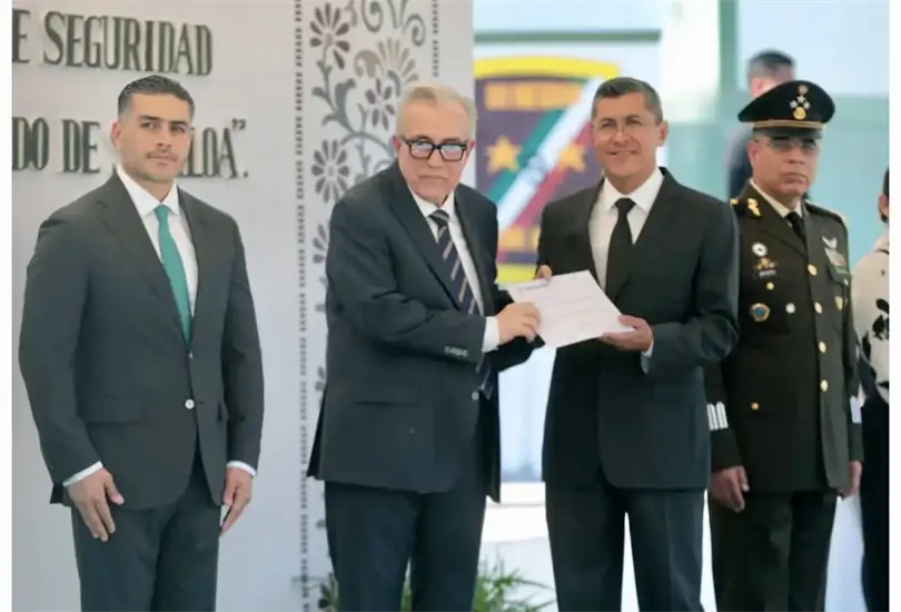 Renuncia Gerardo M&eacute;rida en Sinaloa: &Oacute;scar Renter&iacute;a toma el mando