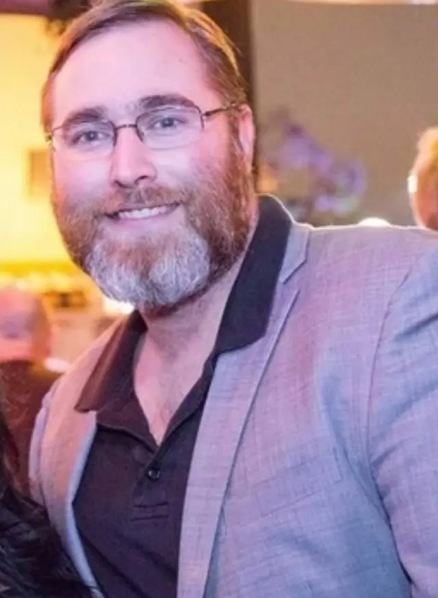 Ahora tiene 42 años. La última vez que hizo una aparición pública fue en 2013, en un reencuentro con el elenco de la película, y desde entonces está alejado de los medios.