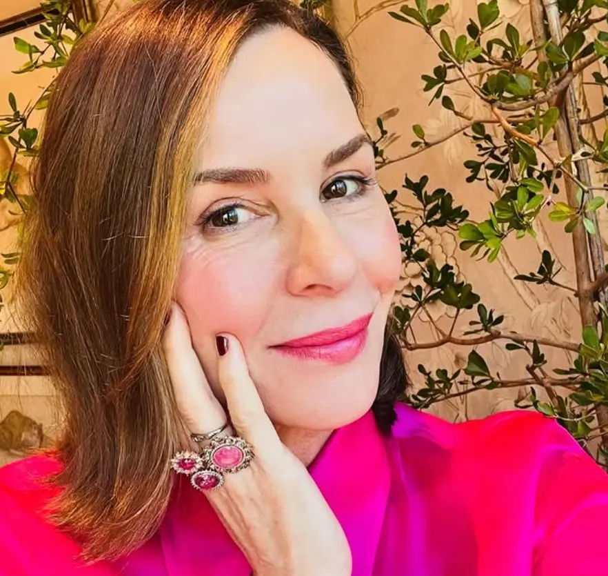 Ahora tiene 59 años. Está casada con Jason Sloane y tienen 2 hijas. Ha trabajado en otras películas como 'Old' y 'Retribution'.<br>